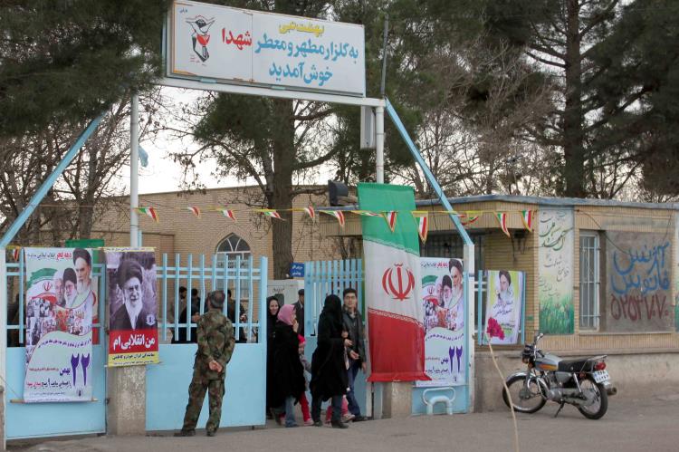 غبارروبی و عطرافشانی مزار شهدای تربت جام