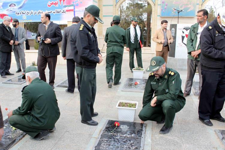 غبارروبی و عطرافشانی مزار شهدای تربت جام