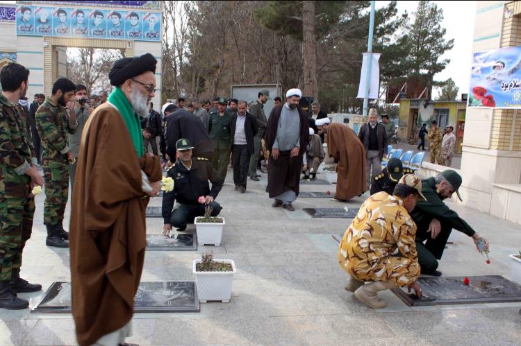 غبارروبی و عطرافشانی مزار شهدای تربت جام