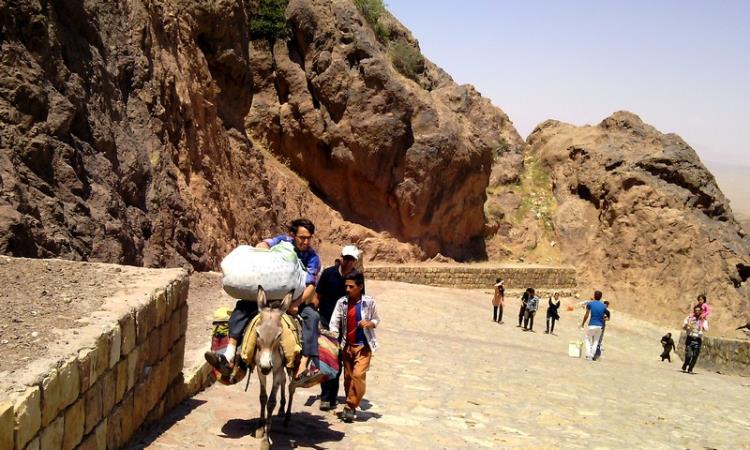 زیارتگاه امامزاده حسین اصغر ع در نزدیکی شهرستان خوشاب