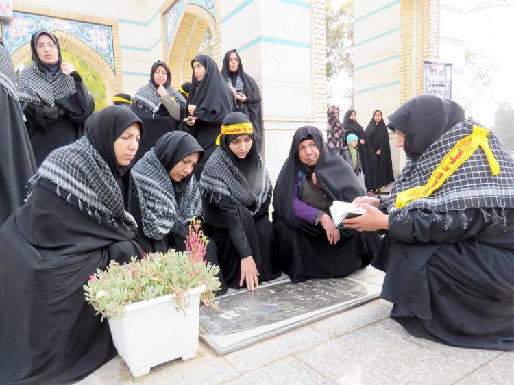غبار روبی مزار شهدای تربت جام در اولین روز هفته بسیج - 