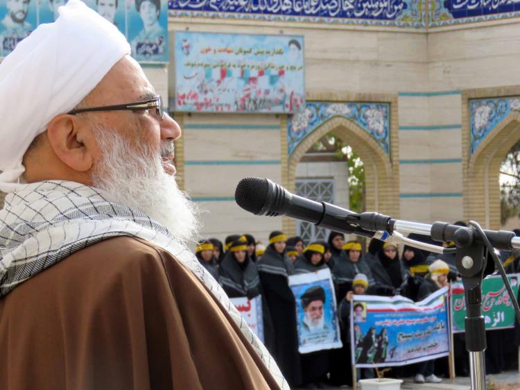 غبار روبی مزار شهدای تربت جام در اولین روز هفته بسیج - 