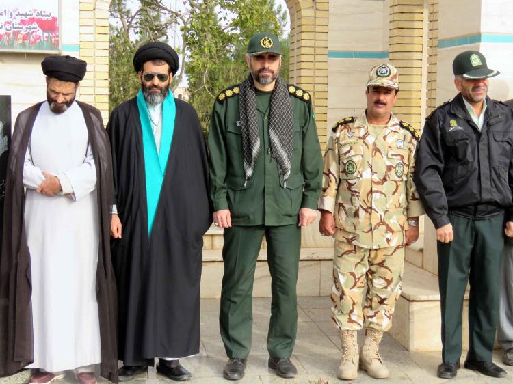 غبار روبی مزار شهدای تربت جام در اولین روز هفته بسیج - 