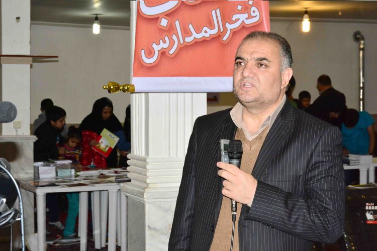 علی رستمی فرماندار تربت جام در نمایشگاه کتاب فخرالمدارس 