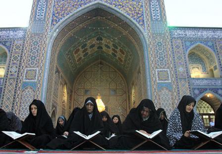 محفل انس با قرآن ویژه بانوان در حرم رضوی برگزار شد